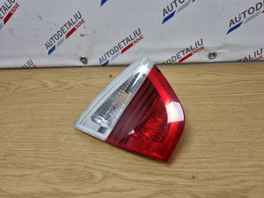 Lampa tylna w klapie – BMW Seria 3 E90 E91 (2005-2012)