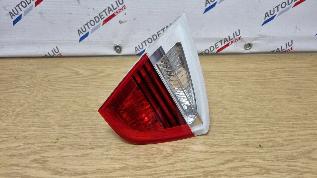 Lampa tylna w klapie – BMW Seria 3 E90 E91 (2005-2012)