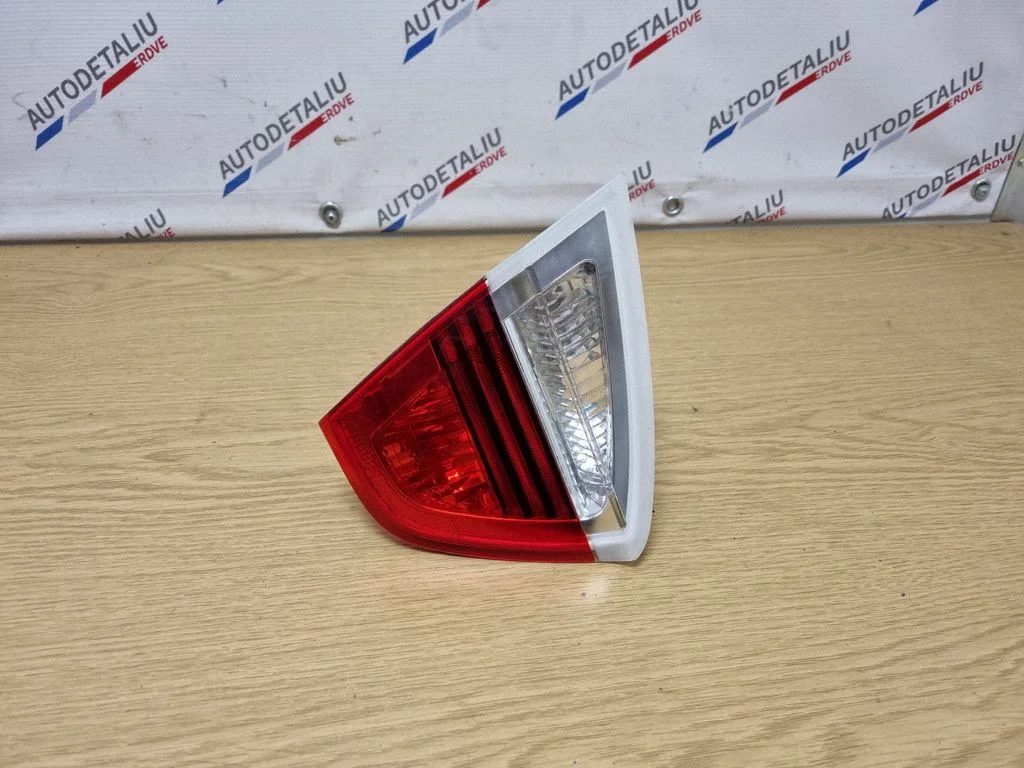 Lampa tylna w klapie – BMW Seria 3 E90 E91 (2005-2012)
