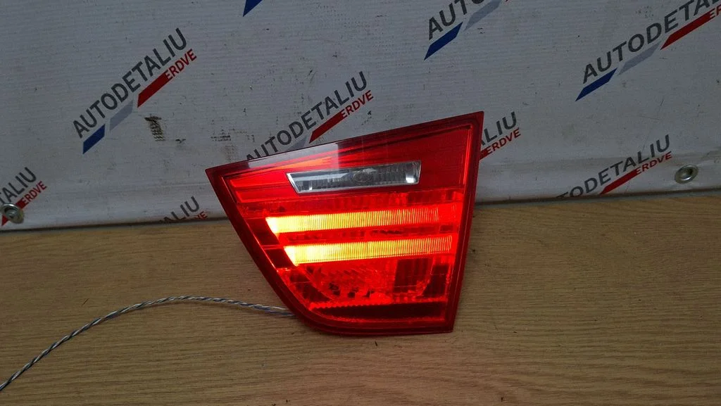 Aizmugurējais lukturis bagāžnieka vākā 7289434