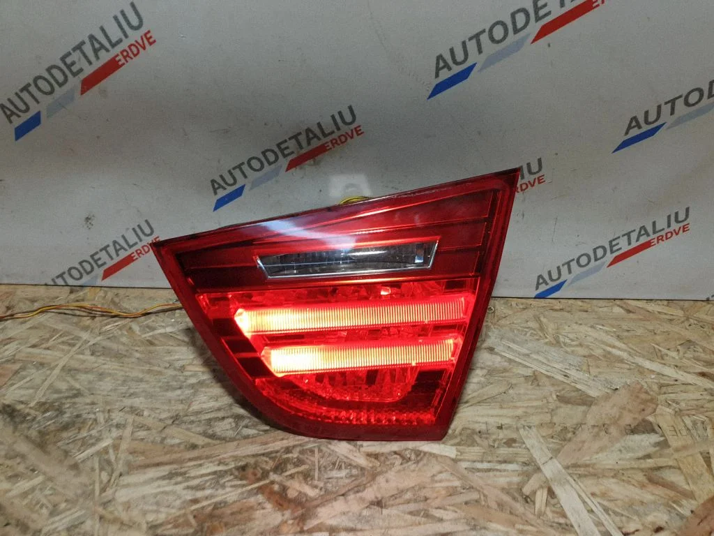 Aizmugurējais lukturis bagāžnieka vākā 4871734