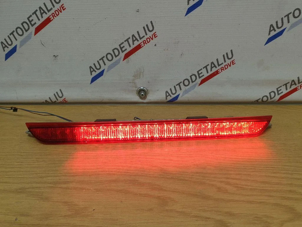 Papildu stopgaismas lukturis 8362039