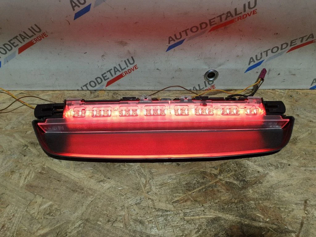 Papildu stopgaismas lukturis 7360526