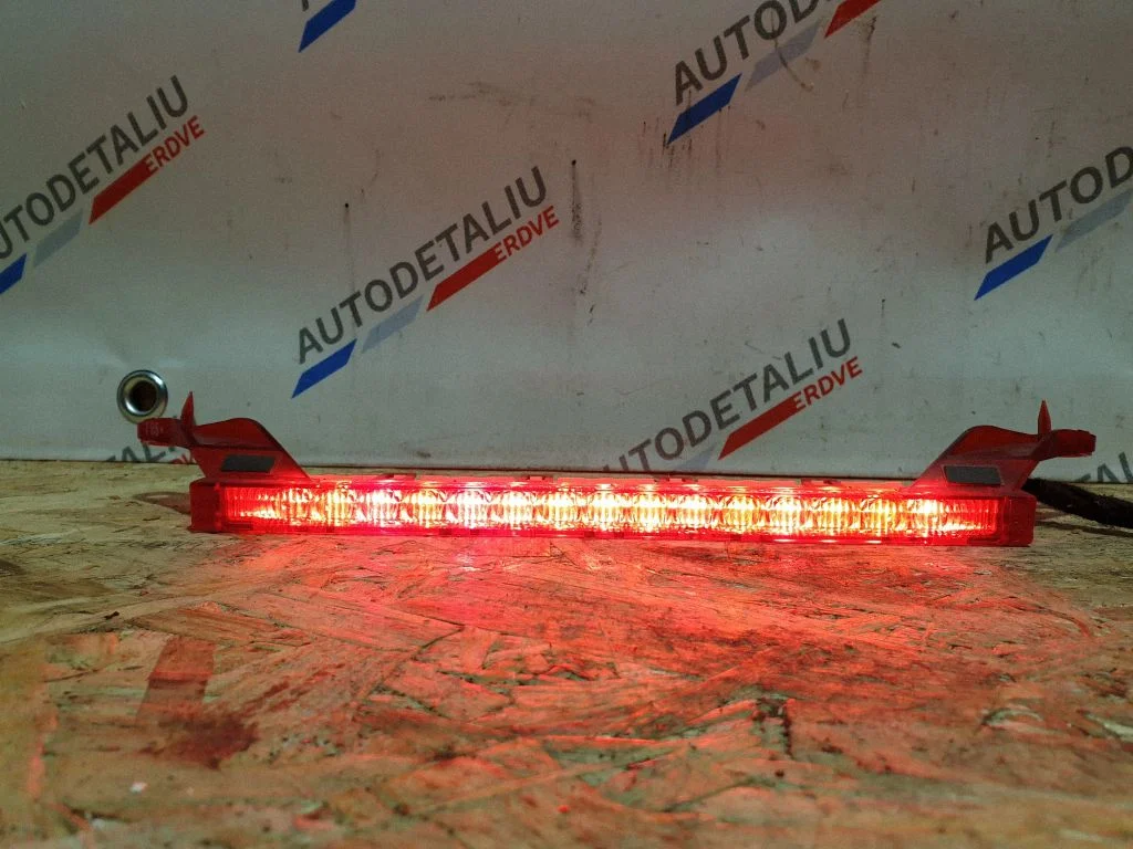 Papildu stopgaismas lukturis 6924673