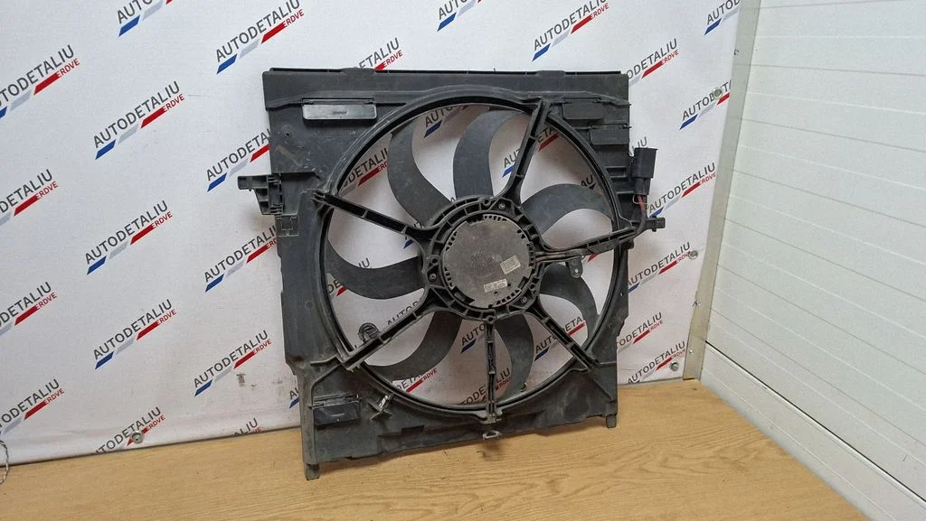 Electric radiator cooling fan 7796572