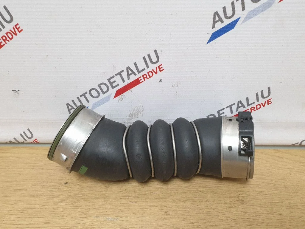 Vahejahuti voolik (-ud)/ toru (-d) 7807985