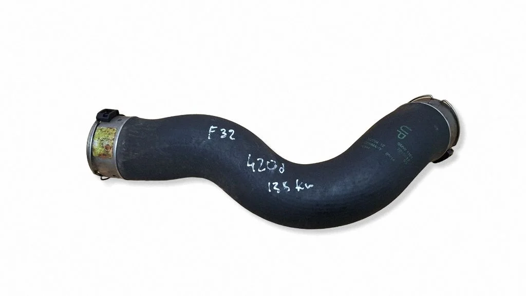 Vahejahuti voolik (-ud)/ toru (-d) 7810617