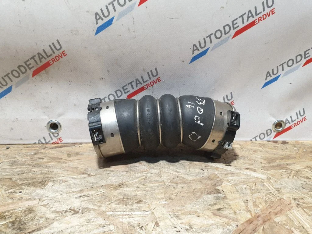 Wąż / rura intercoolera 8513450