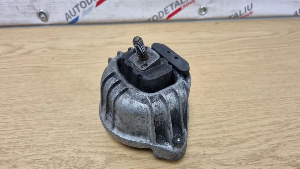 Dzinēja spilvens – BMW X1 E84 (2009-2015)