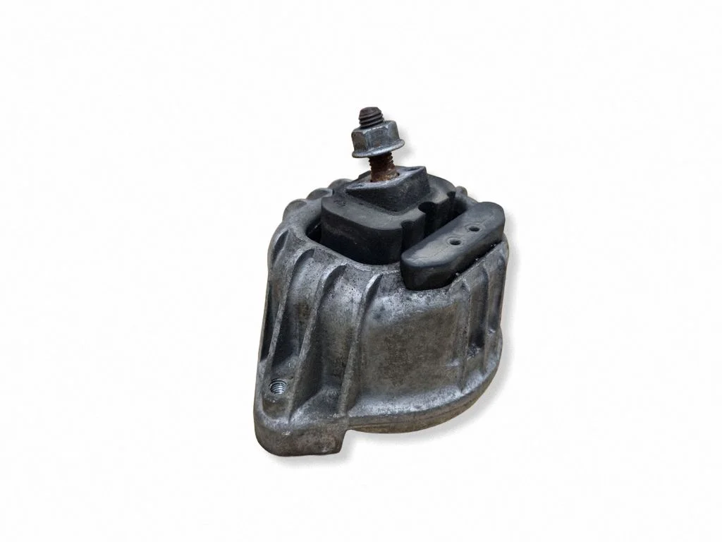 Dzinēja spilvens – BMW X1 E84 (2009-2015)