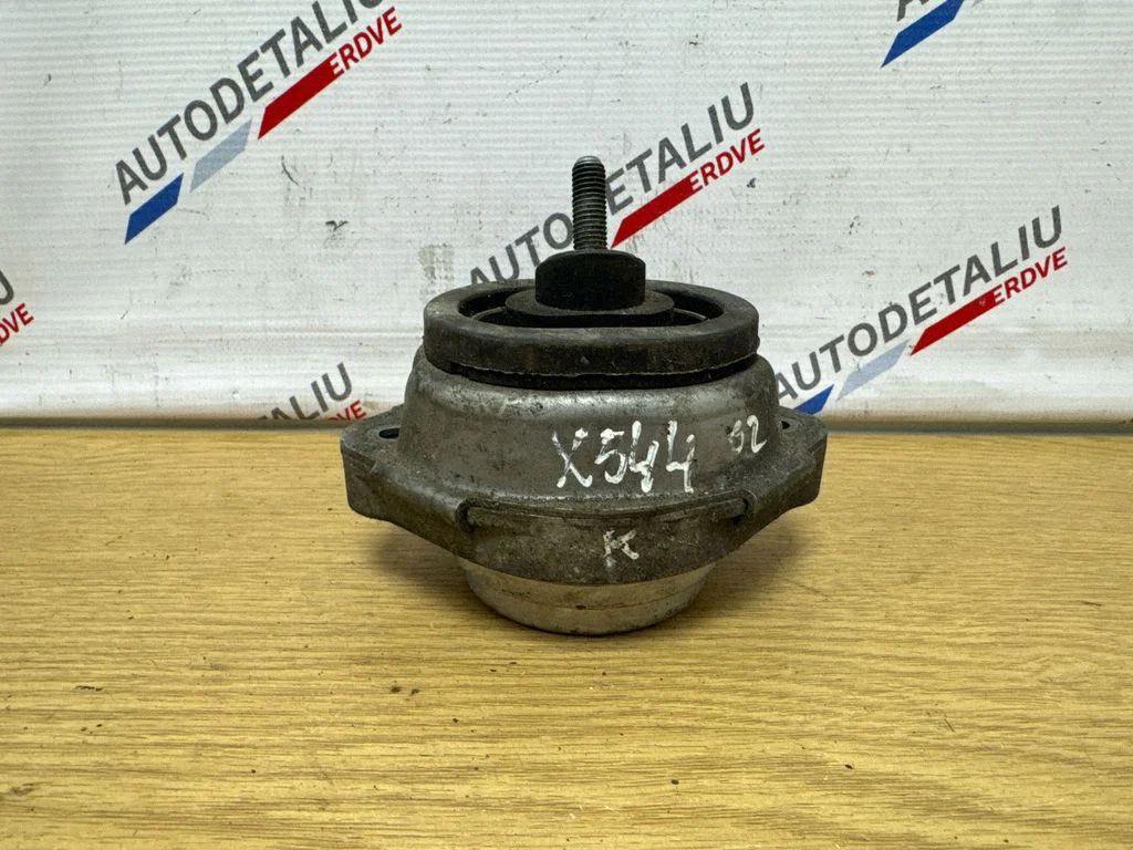 Dzinēja spilvens 6758428