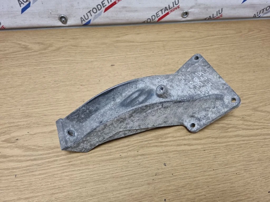 Dzinēja stiprinājuma kronšteins 1092973