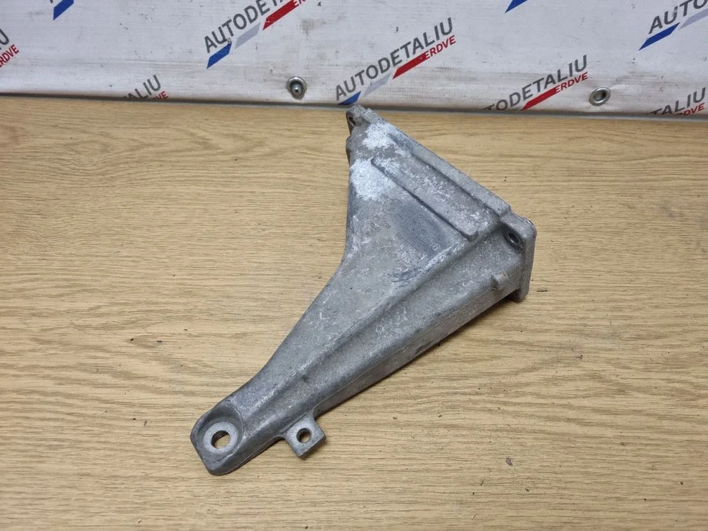 Engine mounting bracket – BMW 7 Series E38 (1993-2001)