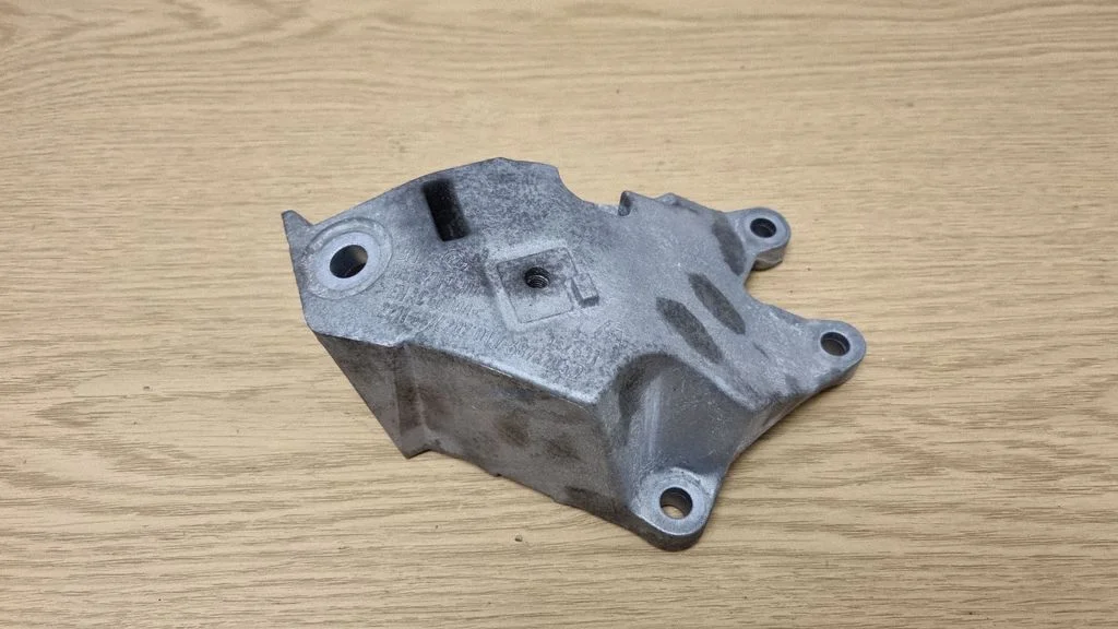 Engine mounting bracket – BMW 3 Series G20 G21 (2019-)