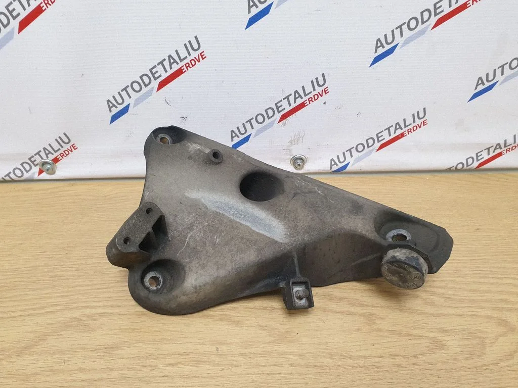 Mootori kinnituskronstein 6790021