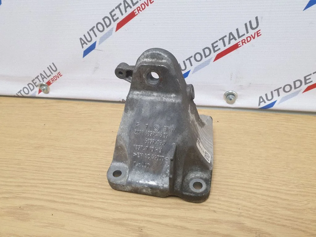 Dzinēja stiprinājuma kronšteins 6859416