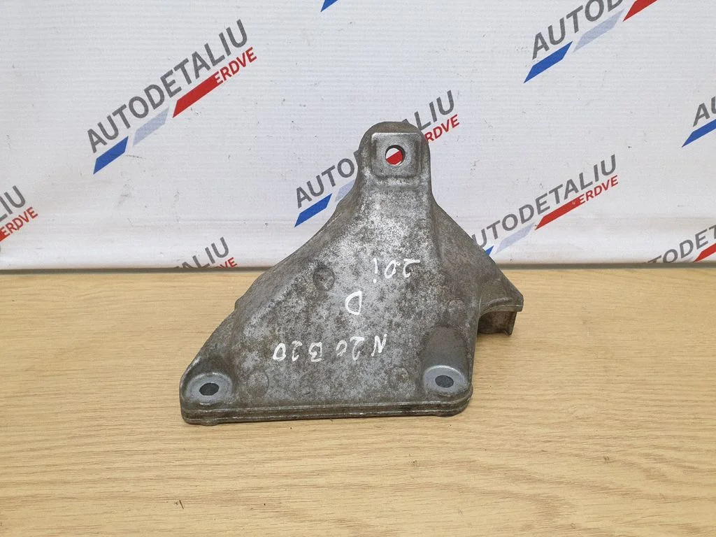 Dzinēja stiprinājuma kronšteins 6788610