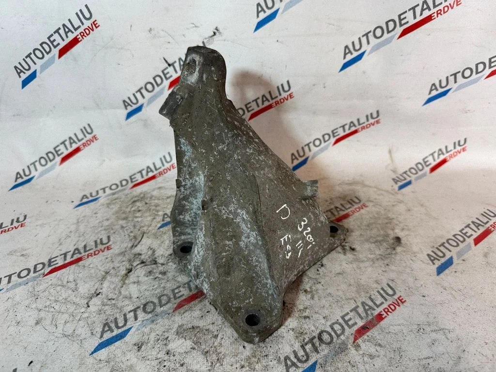 Dzinēja stiprinājuma kronšteins 241681