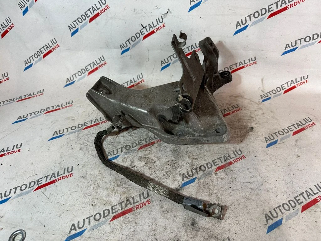 Engine mounting bracket – BMW 3 Series E90 E91 (2005-2012)