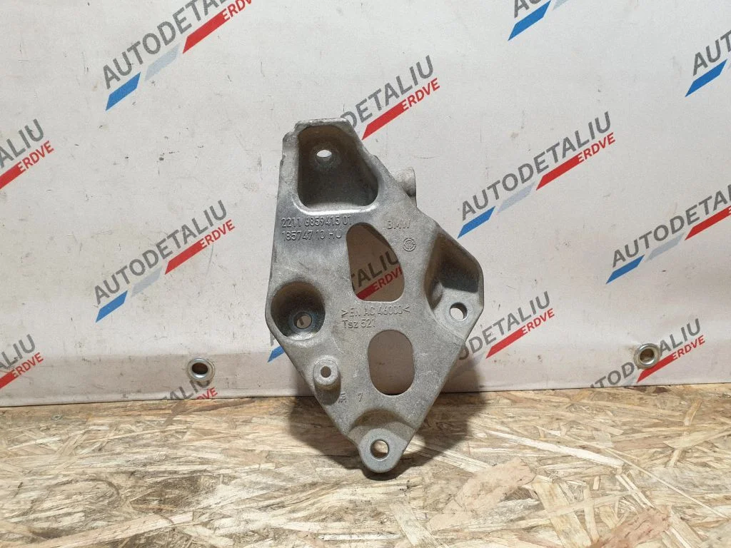Dzinēja stiprinājuma kronšteins 6859415