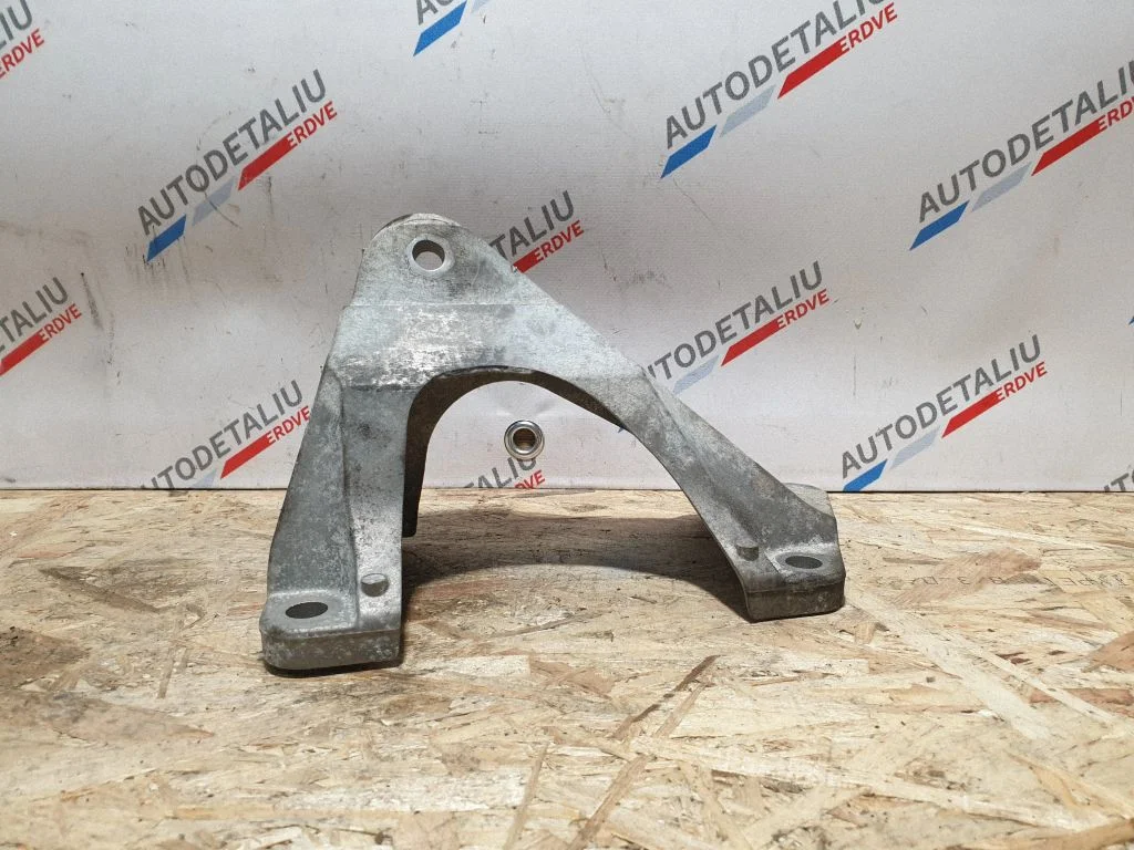 Dzinēja stiprinājuma kronšteins 6788606