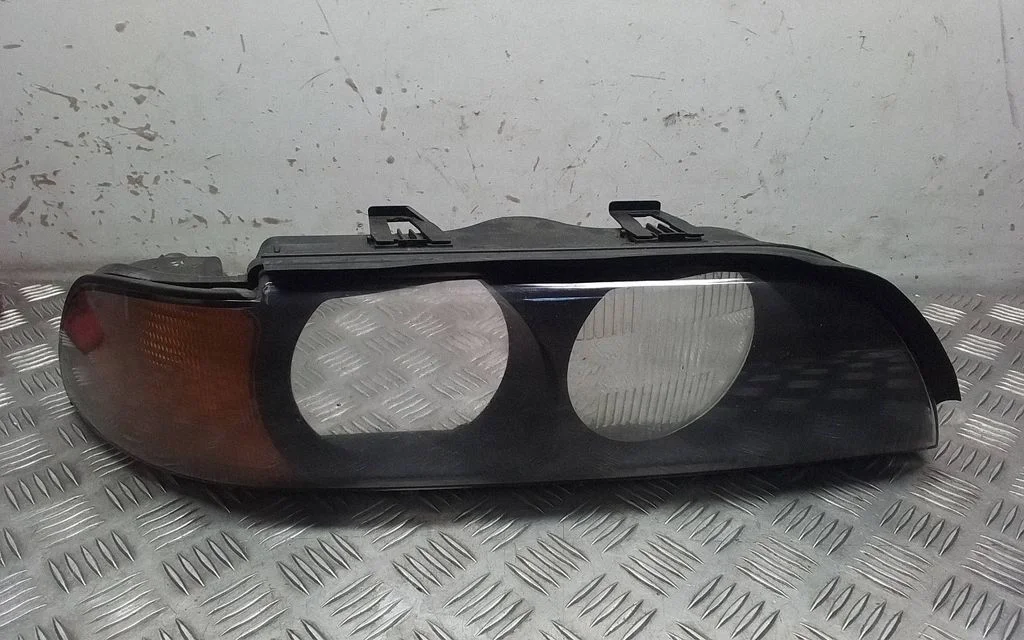 Headlight part – BMW 5 Series E39 (1996-2003)