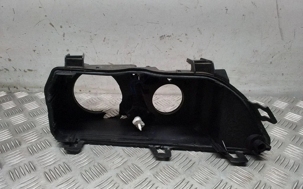 Headlight part – BMW 5 Series E39 (1996-2003)