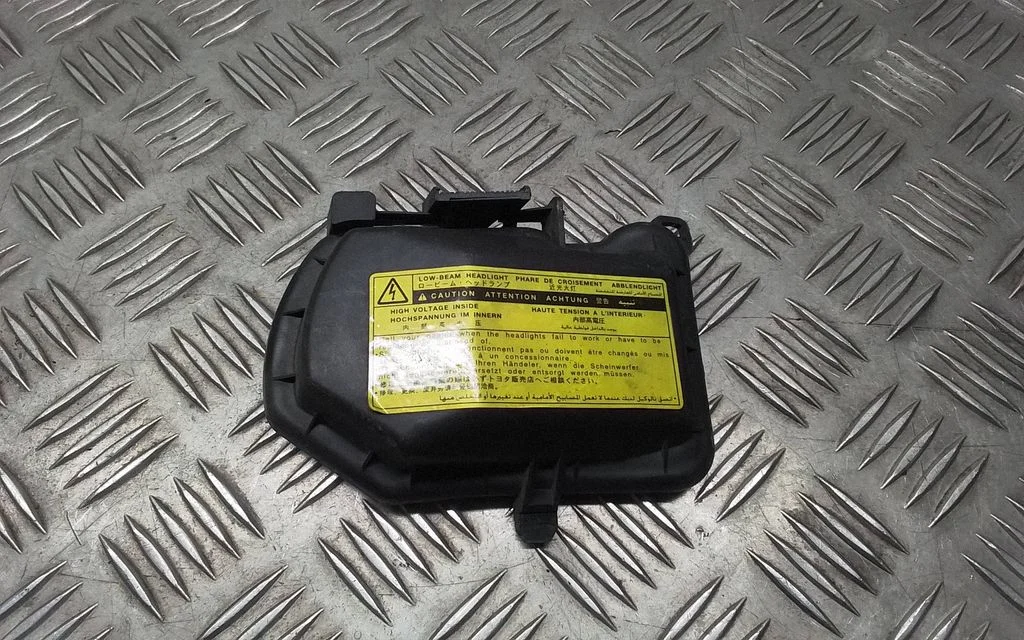 Headlight part – Toyota Avensis T250 (2006-2009)