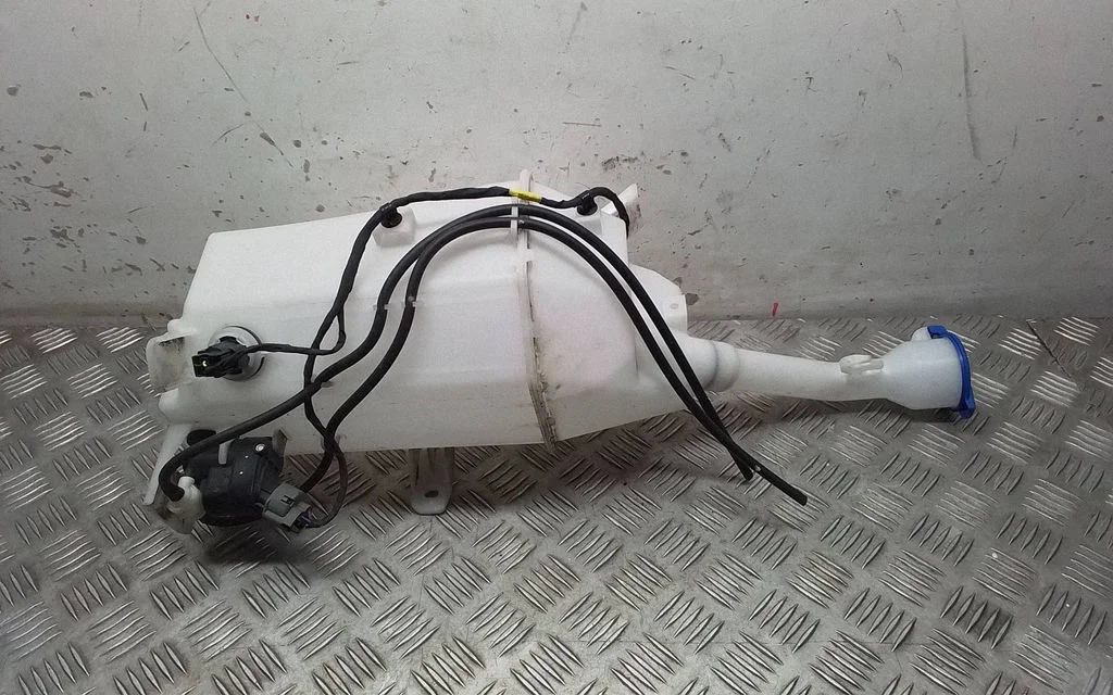 Windshield washer fluid reservoir/tank 98610AT000