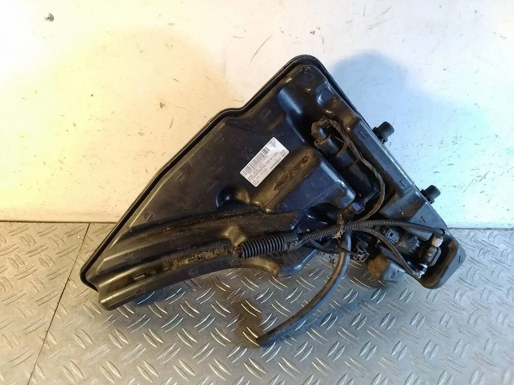Windshield washer fluid reservoir/tank – Porsche Macan (95B) (2019-)