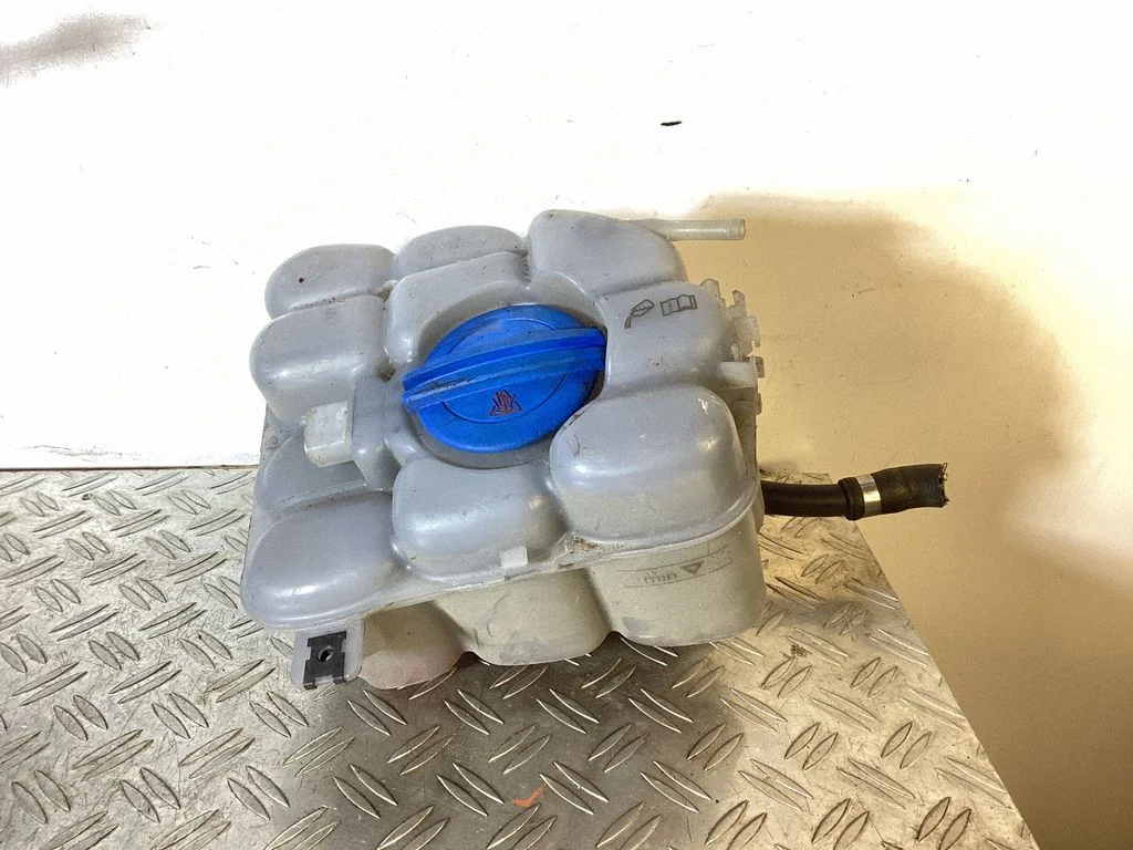 Jahutusvedeliku paisupaagi kork – Porsche Cayenne (92A) (2010-2017)