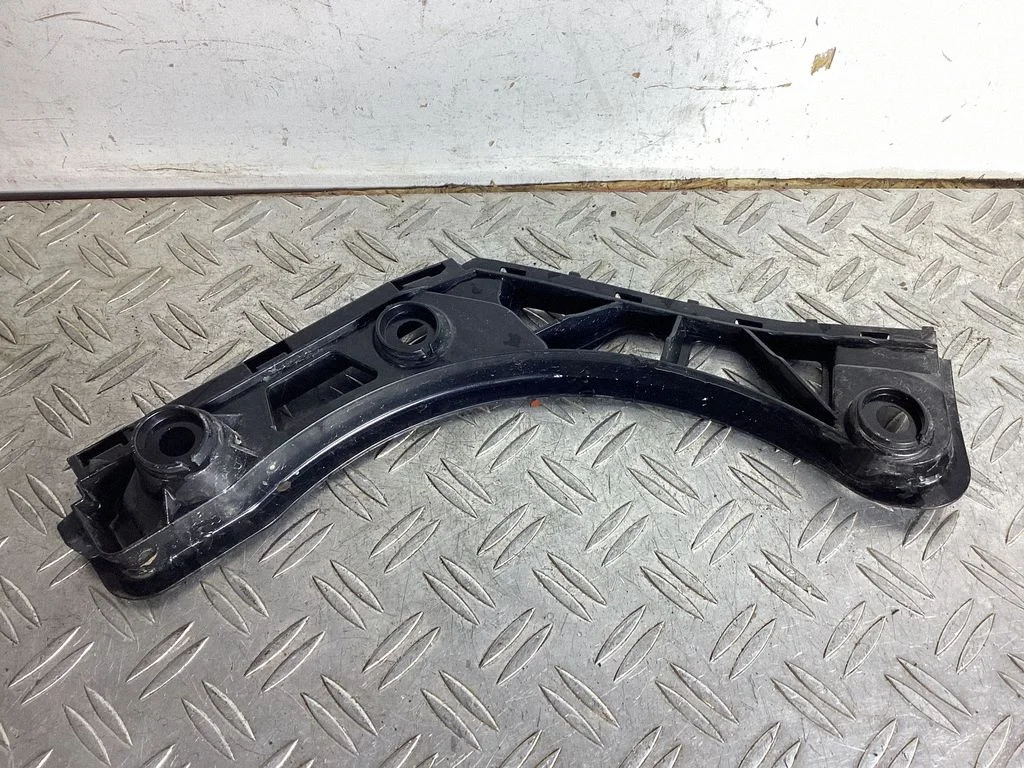 Rear bumper mounting bracket 5NA807393