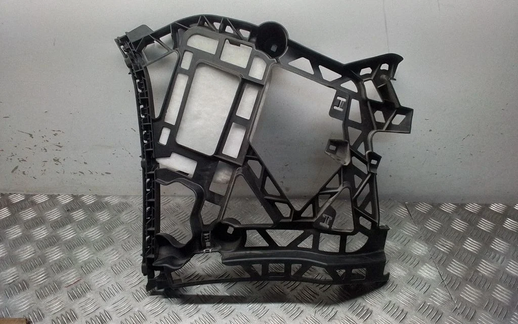 Rear bumper mounting bracket A166880912