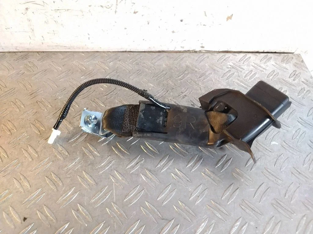 Rear seatbelt buckle – Lexus RX 450H (2016-)