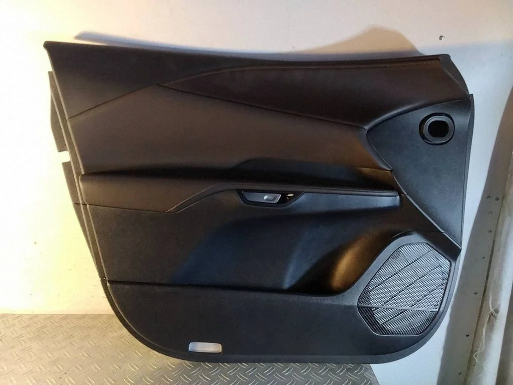 Eesmiste uste sisevooder – Lexus RX 450H (2016-)