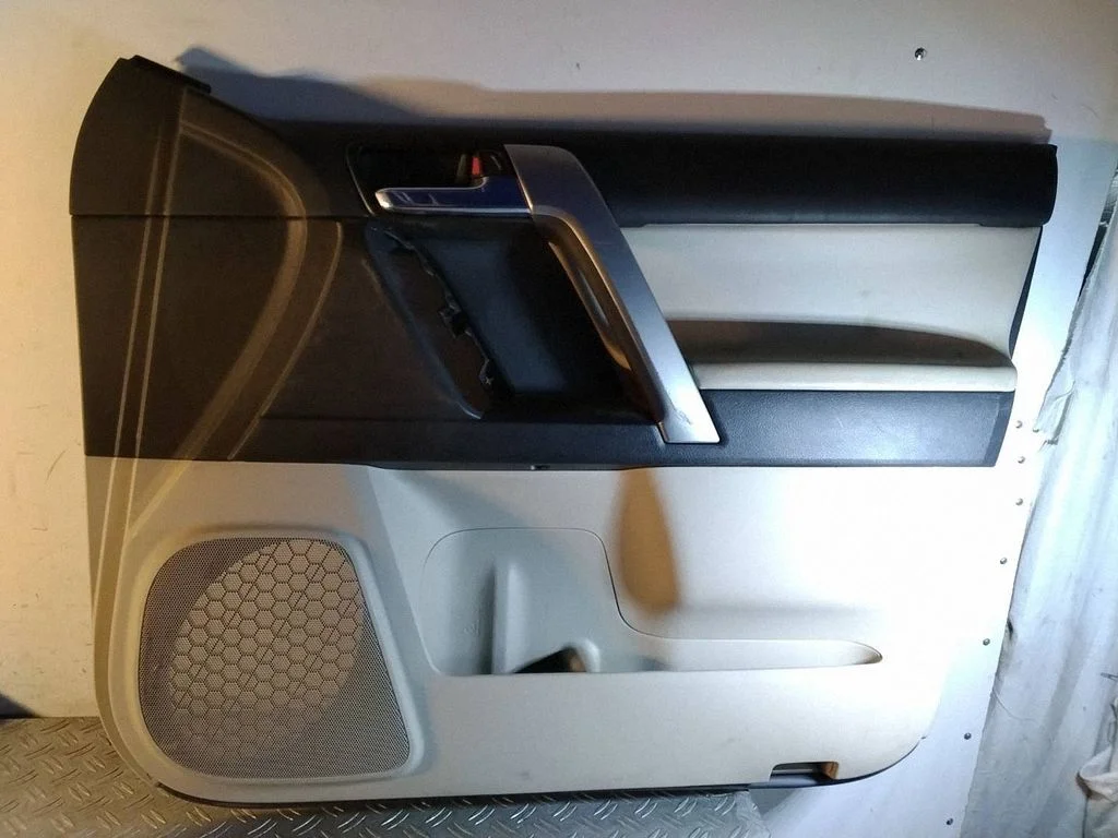 Eesmiste uste sisevooder – Toyota Land Cruiser (J150) (2009-)