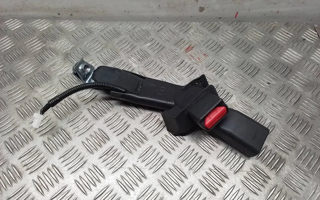 Rear seatbelt buckle – Lexus RX 450H (2016-)