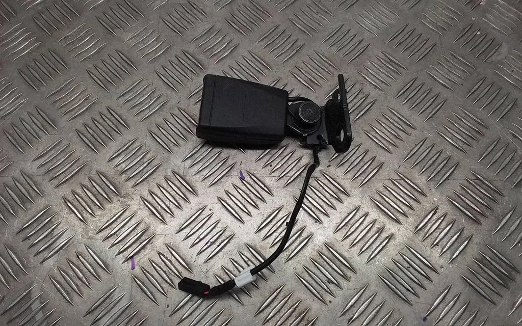 Rear seatbelt buckle – Porsche Macan (95B) (2019-)