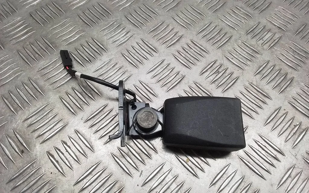 Rear seatbelt buckle – Porsche Macan (95B) (2019-)