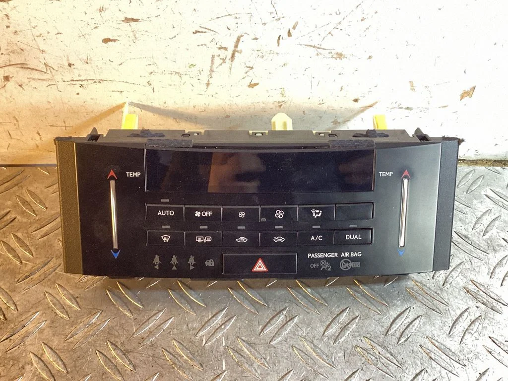 Climate control unit – Lexus IS III XE30 (2013-2020)