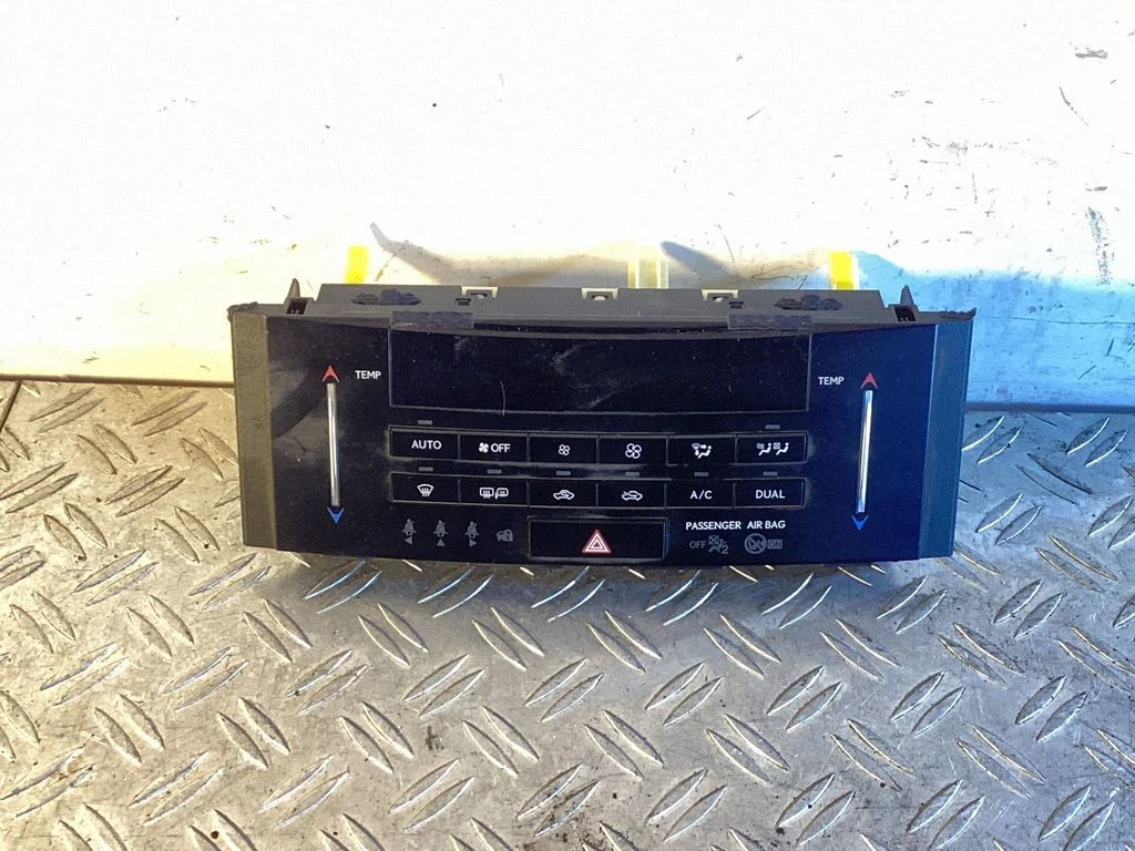 Climate control unit – Lexus IS III XE30 (2013-2020)