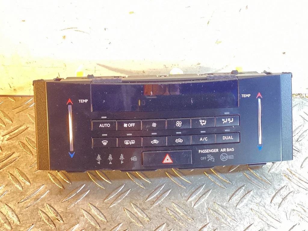 Climate control unit – Lexus IS III XE30 (2013-2020)