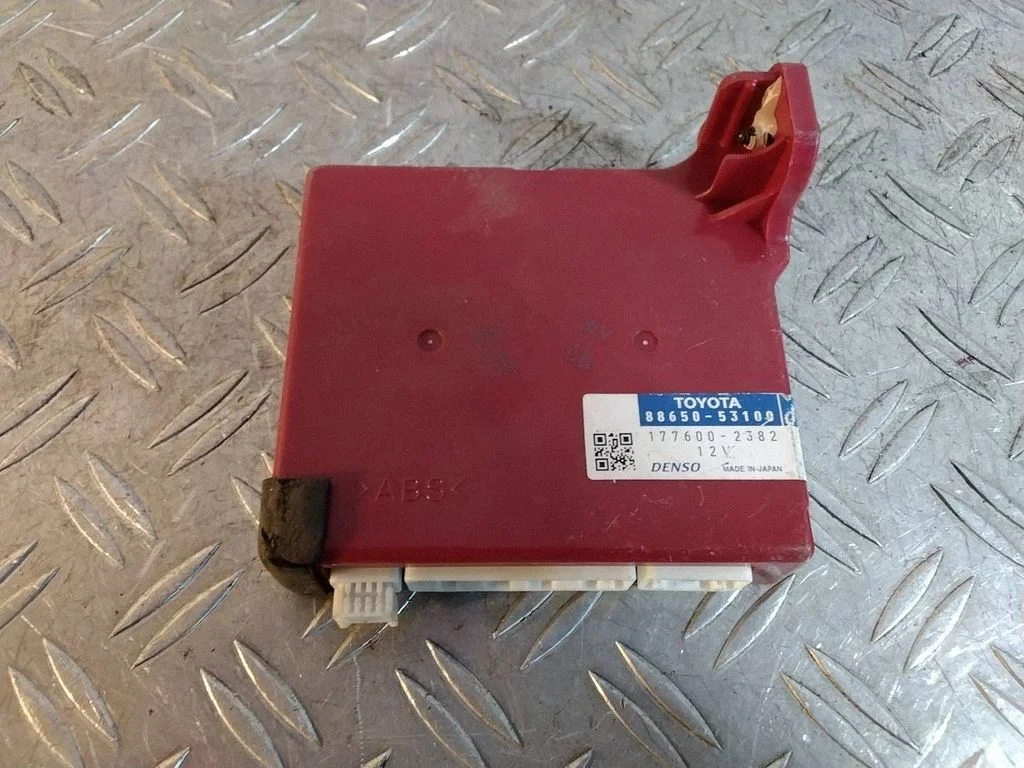 Climate control unit – Lexus IS III XE30 (2013-2020)
