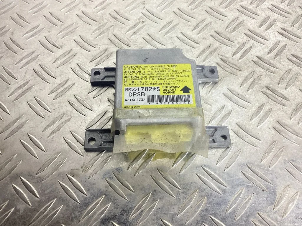 Airbag control unit/module – Mitsubishi Pajero Sport I (1996-2008)