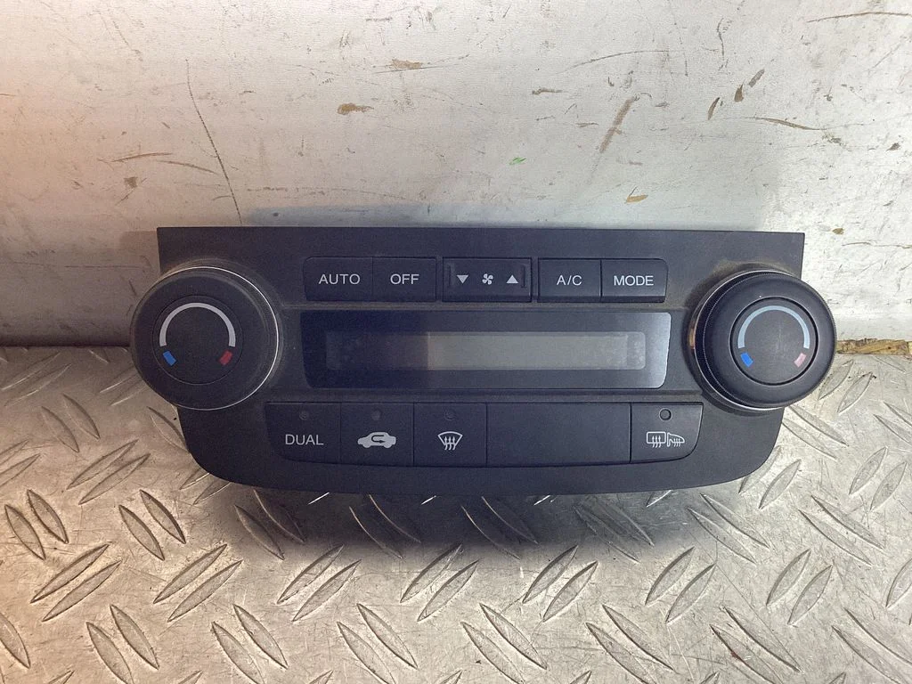 Climate control unit – Honda CR-V (2007-2012)