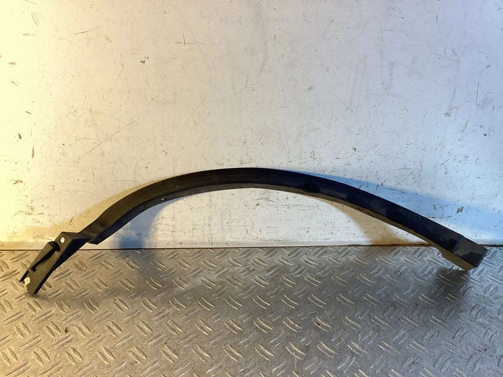 Rear arch trim – Lexus RX 450H (2016-)