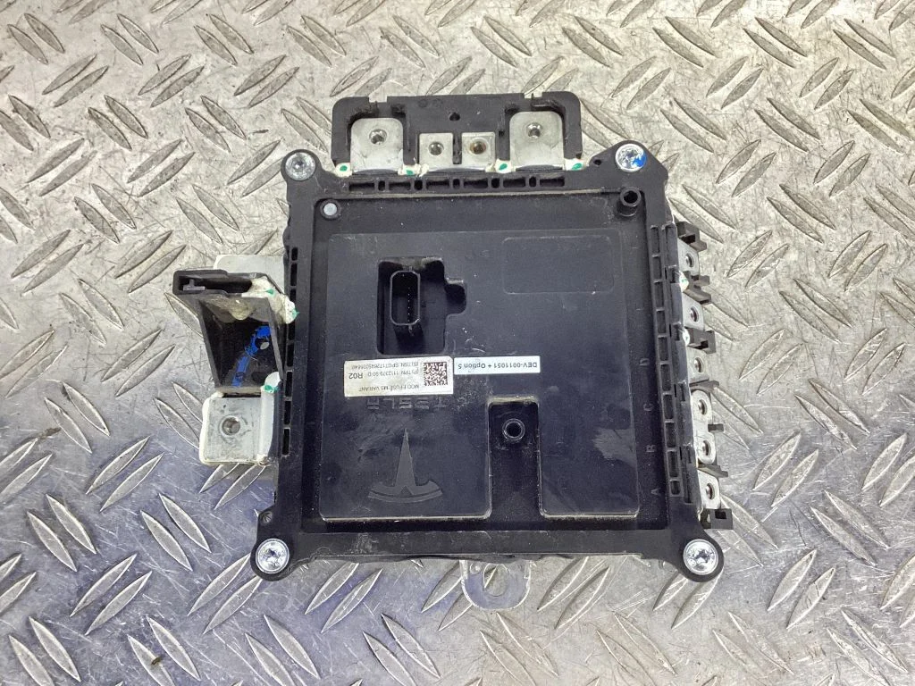 Pozostałe sterowniki i moduły 111237990D – Tesla Model S (2012-)