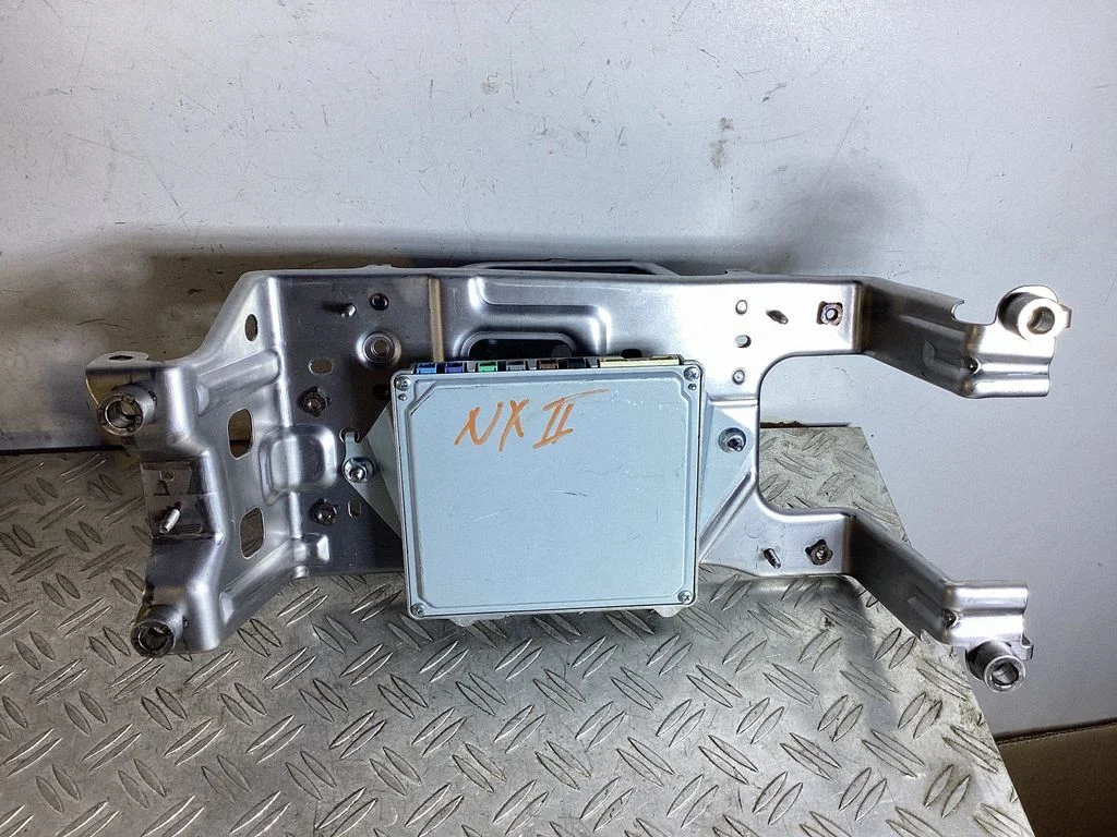 Parkimisandurite (PDC) juhtplokk – Lexus NX (2021-)