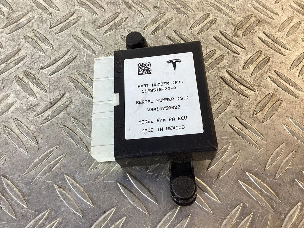 Parkimisandurite (PDC) juhtplokk – Tesla Model S (2012-)