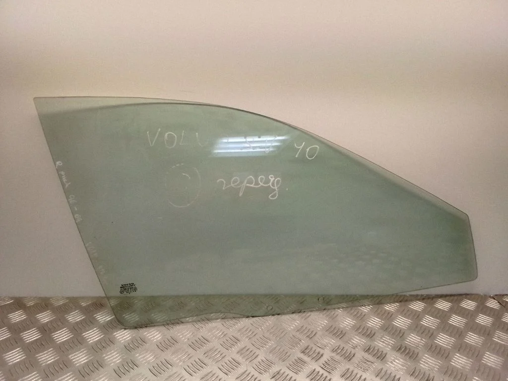 Front door window glass four-door – Volvo S40, V40 (1995-2004)
